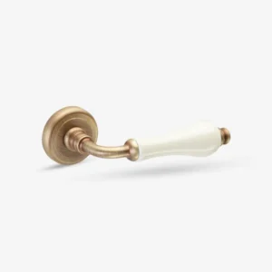 Bel.la door handle set on round rose