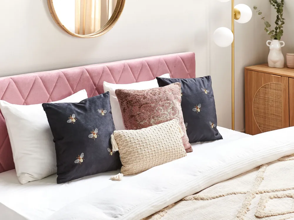 Set 2 Embroidered Velvet Cushions Bees Motif 45 x 45 cm Ébano TALINUM
