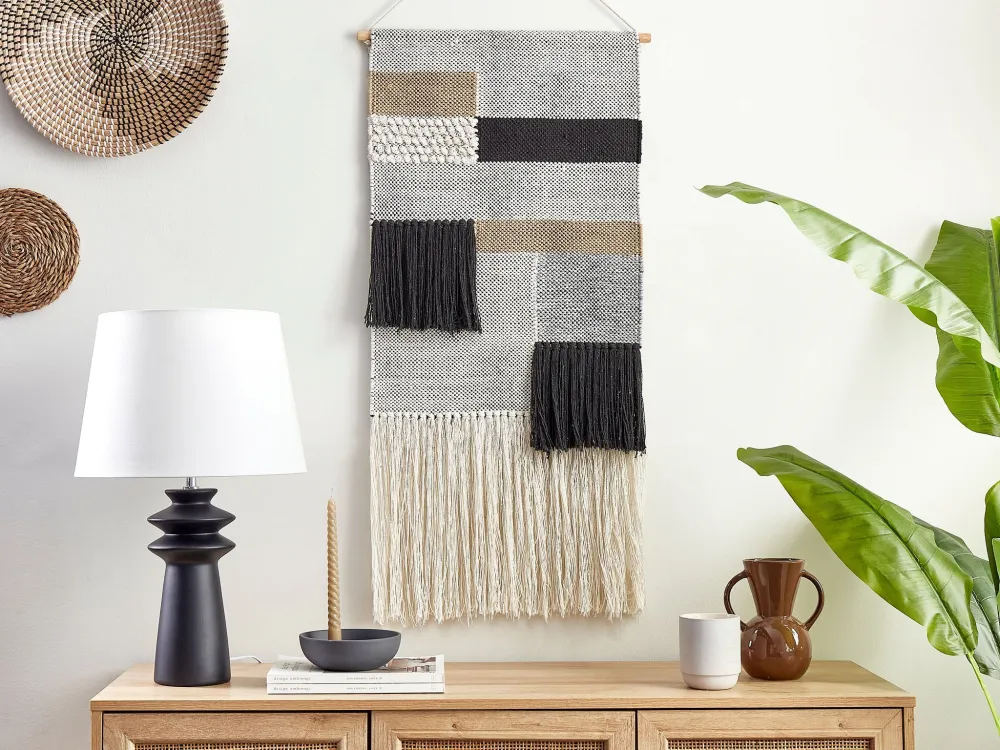 Decoração de parede em algodão creme e preto com borlas HANGU com Detalhes em Metal