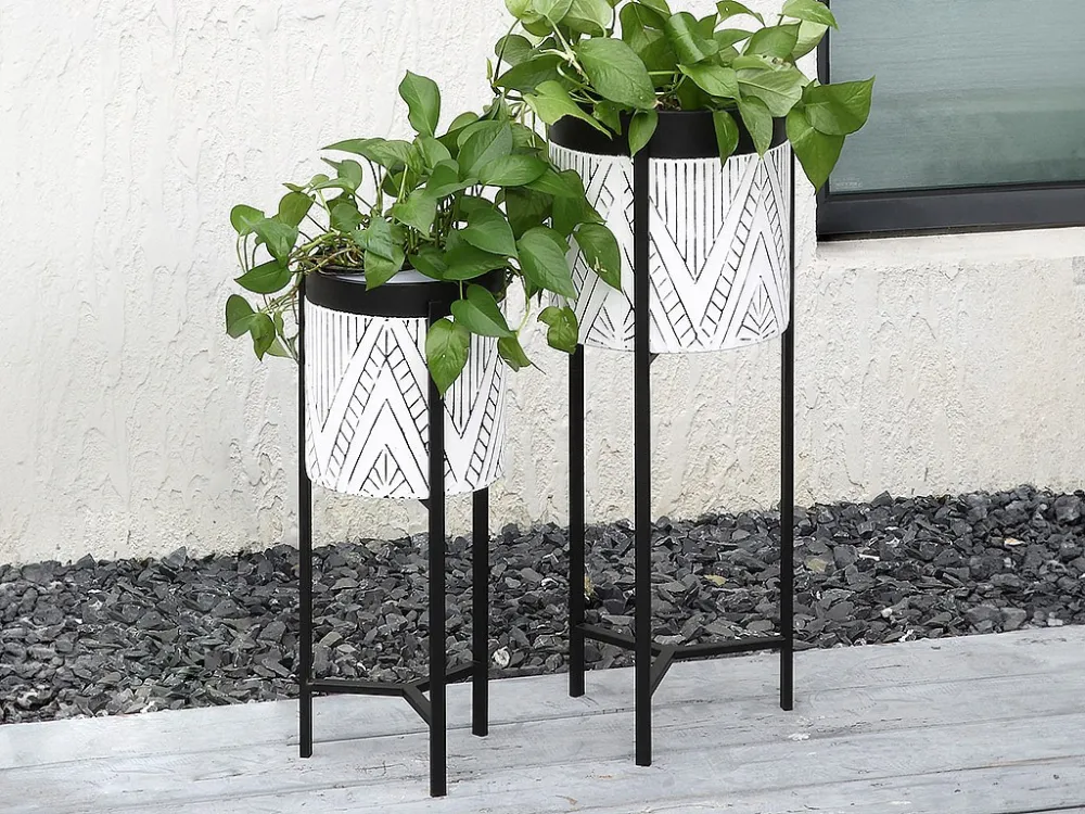 Conjunto 2 vasos de ornamentação com suporte em metálico D20 e D25 cm preto e branco CAPOLI