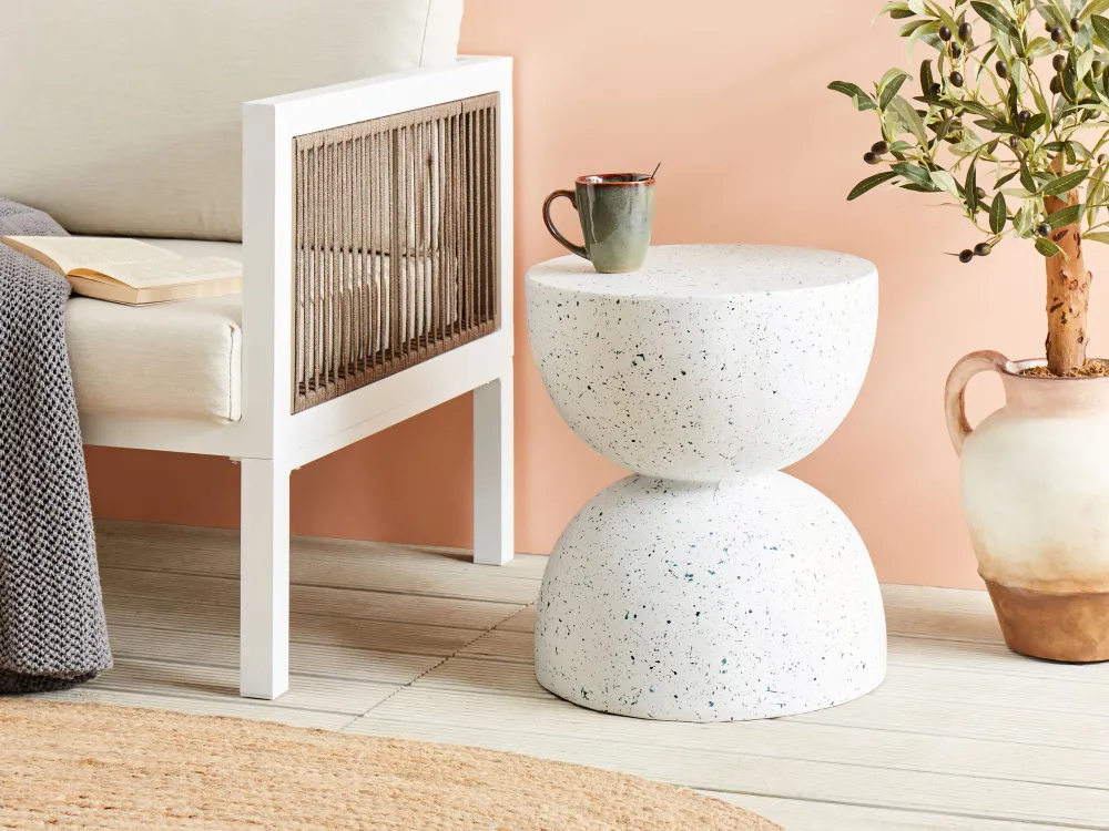 Mesa de apoio com efeito terrazo branco CAORIA
