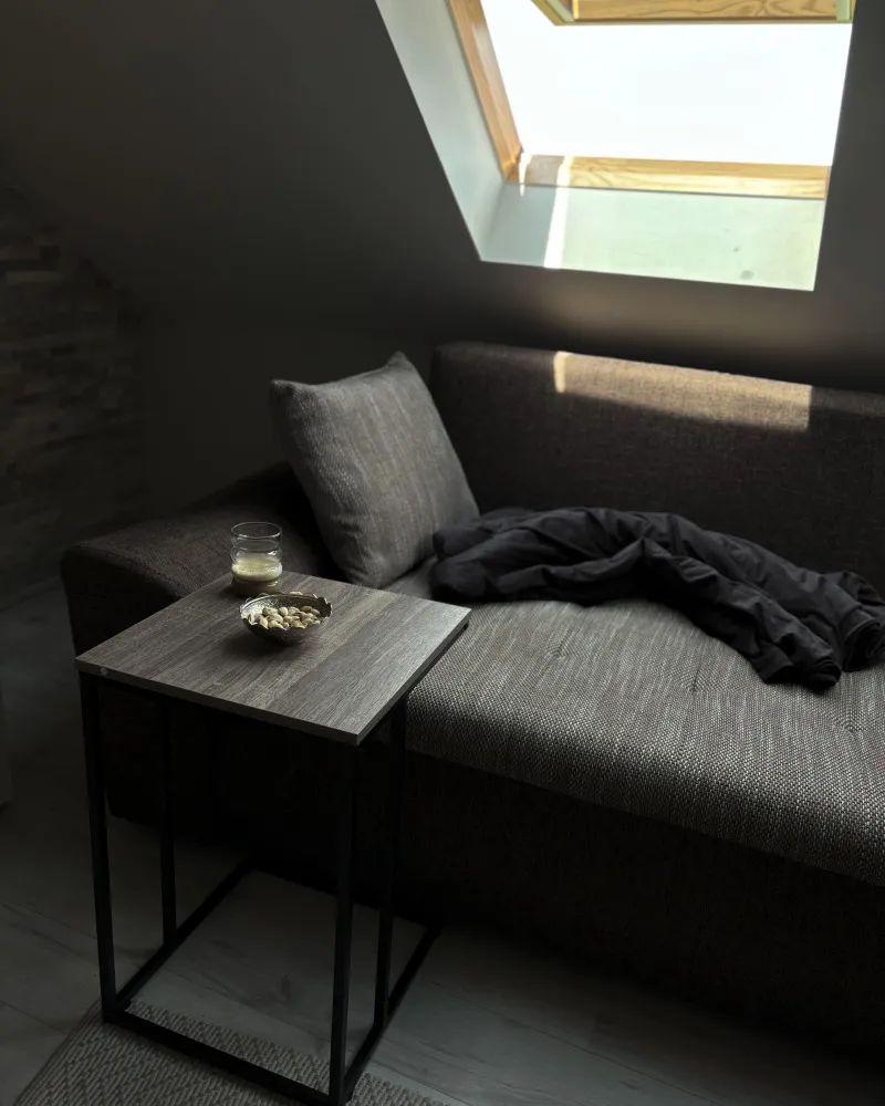 Mesa auxiliar 40 x 40 cm em castanho sombrio e preto TROY