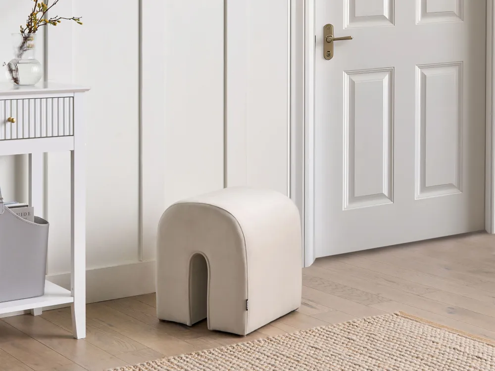 Velvet Curved Pouffe Tom neutro MODOC