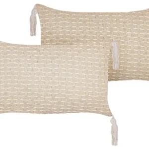Set 2 Cushions Geometric Pattern Tassels 25 x 45 cm Light Bege claro HAKONE