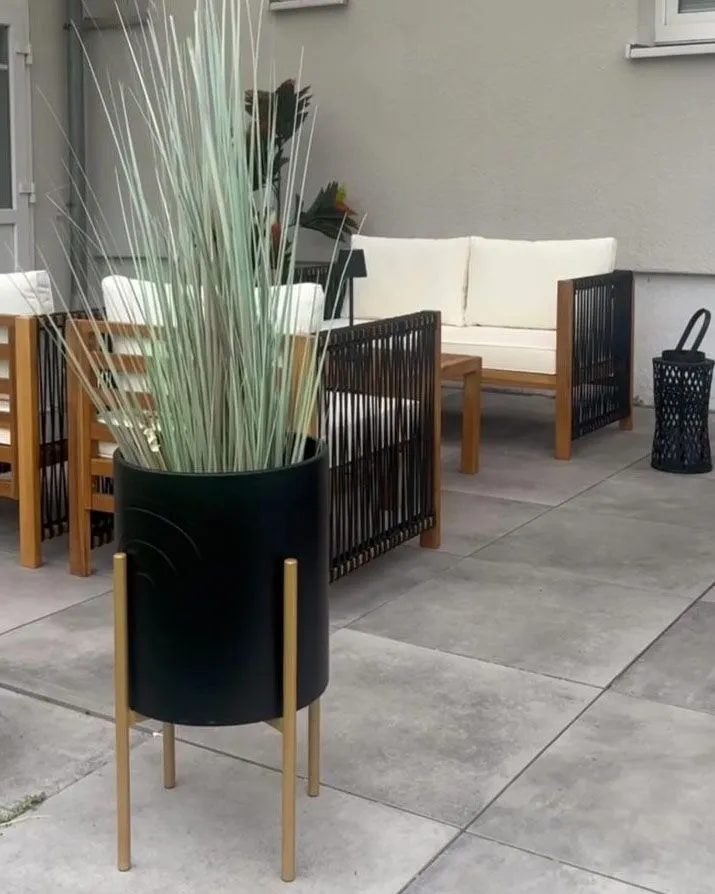 Vaso alto para plantas SEROTINA Metal Preto