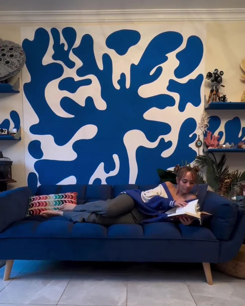 Sofá-cama em veludo azul marinho ASBY Design Moderno